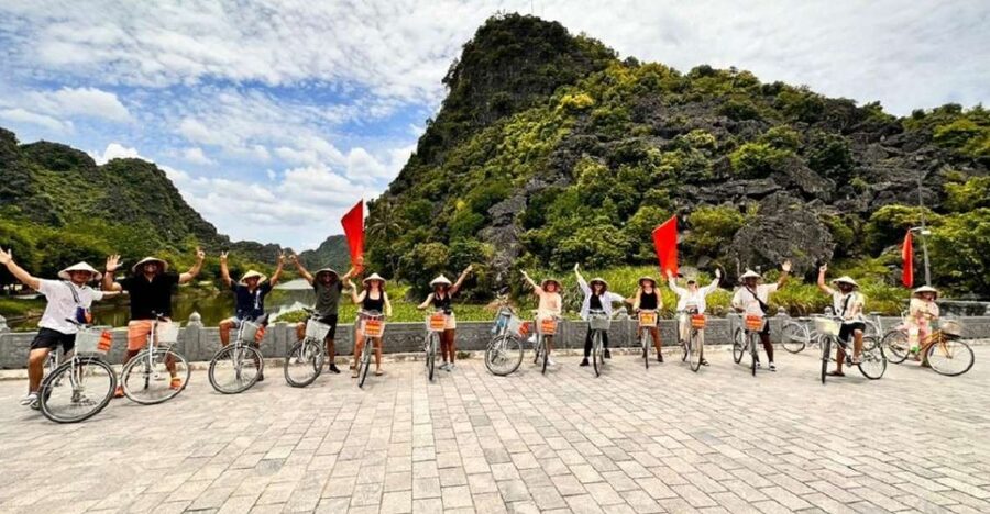 Hanoi: Ninh Binh, Hoa Lu, Tam Coc and Mua Cave Day Trip - Hoa Lu, Vietnam’s 10th-century capital