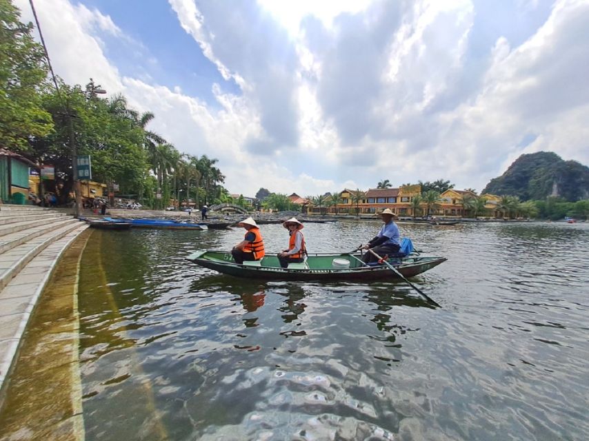 Hanoi: Ninh Binh, Hoa Lu, Tam Coc and Mua Cave Day Trip - Mua Cave and the 500-step test