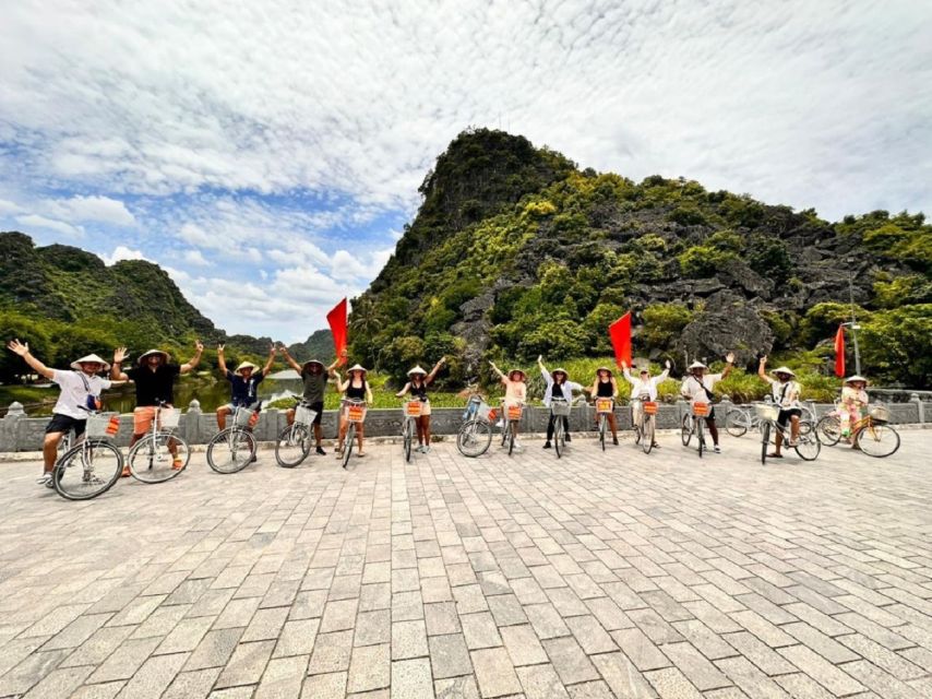 Hanoi: Ninh Binh, Hoa Lu, Tam Coc and Mua Cave Day Trip - The road from Hoan Kiem to Ninh Binh