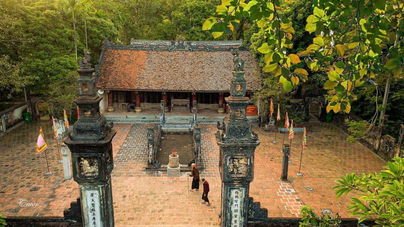 Hanoi: Ninh Binh- Hoa Lu - Trang An - Mua Cave - Best Seller - Mua Cave and the climb to Lying Dragon Mountain