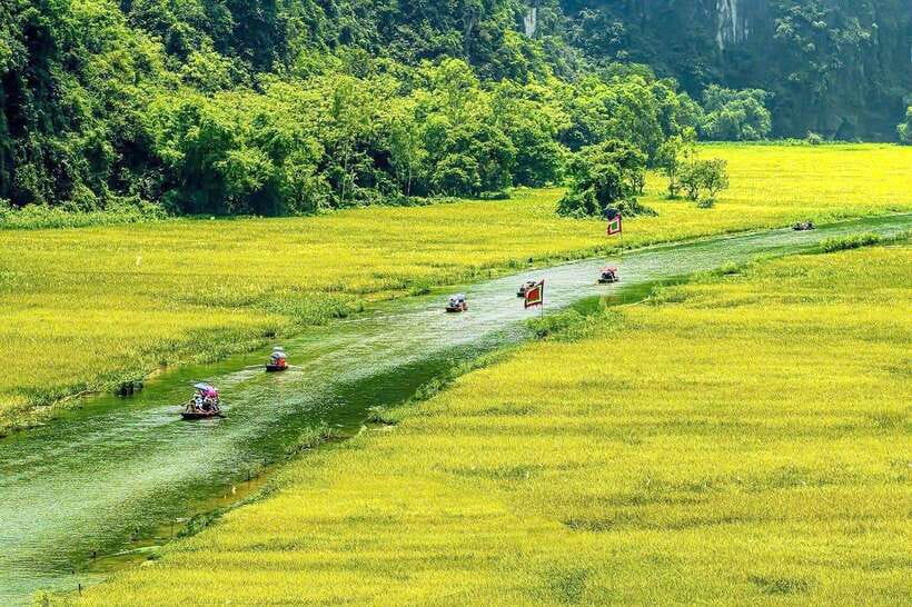 Hanoi: Ninh Binh, Tam Coc, Mua Cave & Hoa Lu with cycling - Hoa Lu and a short ride through the countryside
