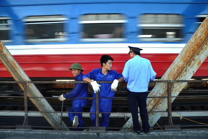 Hanoi On the Tracks Photo Tour - Practical photography coaching for cameras and phones