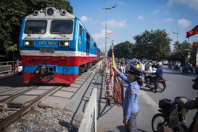 Hanoi On the Tracks Photo Tour - Who will enjoy this morning most