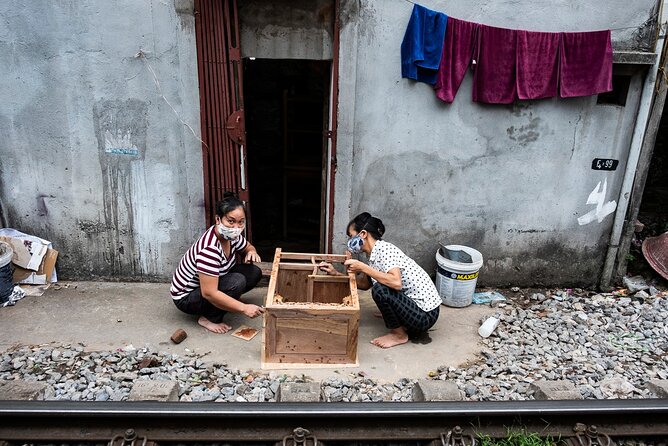 Hanoi On the Tracks Photo Tour - Morning markets, lakes, and parks