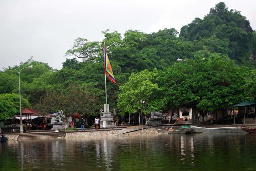 Hanoi: Perfume Pagoda Day Tour with Boat Ride & Cave Visit - Lunch near the pagoda