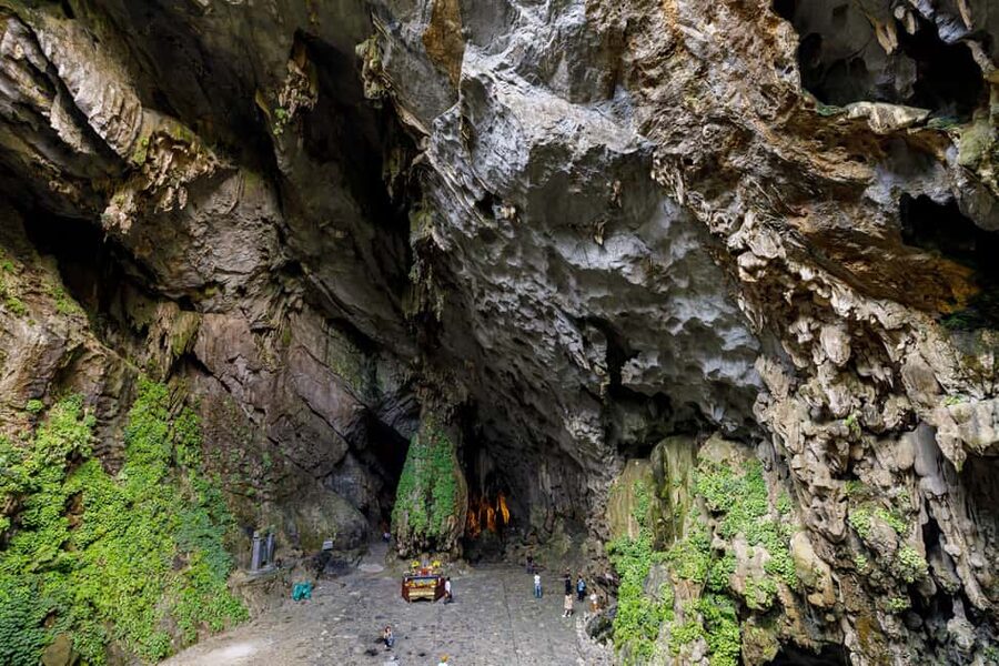 Hanoi: Perfume Pagoda - Yen Stream Boat Ride, Lunch & Cave - The electric car and the first look at Yen Stream