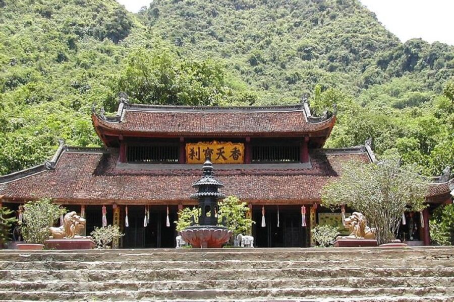 Hanoi: Perfume Pagoda - Yen Stream Boat Ride, Lunch & Cave - Thien Tru Pagoda and a quieter cultural pause