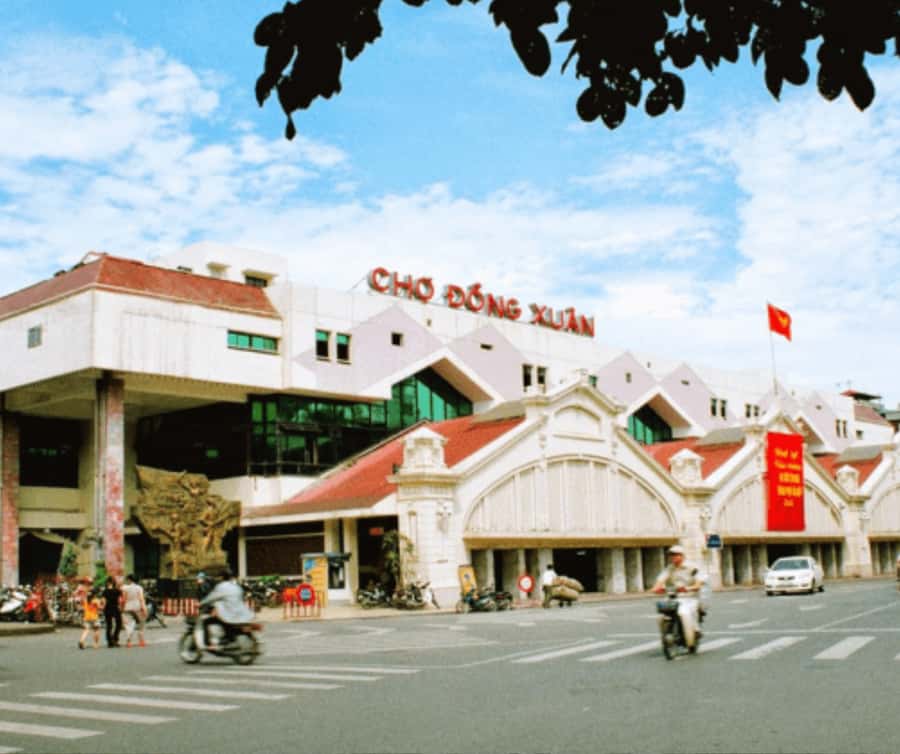 Hanoi: Private Half-day City Highlights and Hidden Gems Tour - Dong Xuan Market and the practical side of Hanoi