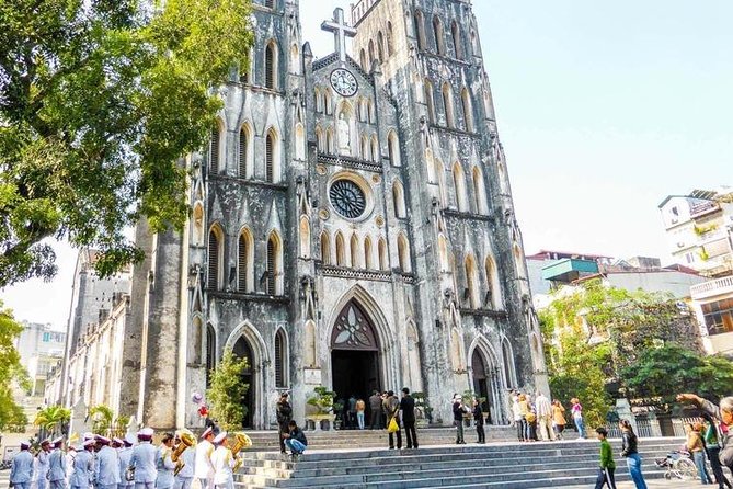 Hanoi Private Tour: Hidden Corners, Train Street, Incense Village - Long Bien Bridge links colonial history with railway life