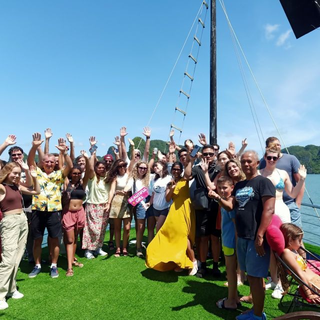 Hanoi: Roundtrip Halong Bay Islands, Caves, Kayaking & Lunch - Sung Sot Cave, Ha Long Bay’s big showpiece