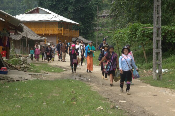 Hanoi - Sapa 3 Day 2 Night Trekking With Hotel & Homestay - The bus ride and group size