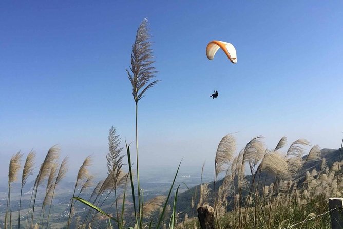 Hanoi Sky Tour: Paragliding - Flying above the mountains outside Hanoi