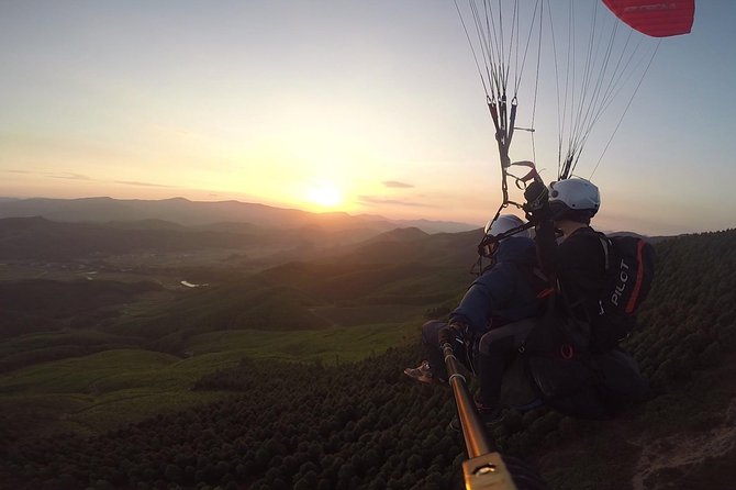Hanoi Sky Tour: Paragliding - Landing, lunch, and time on the ground