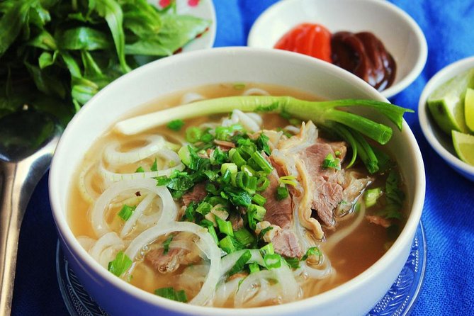 Hanoi Street Food Experience by Walking - Who gets the most from this Hanoi food walk