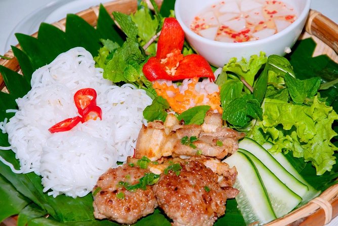Hanoi Street Food: Small Group Walking Tour with Real Foodie - What the three-hour route feels like