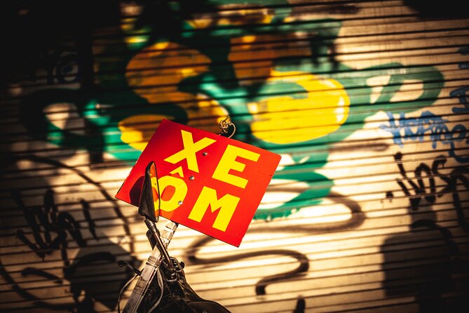 Hanoi Street Photography with a Pro – Phone & Camera - Why the six-person limit matters
