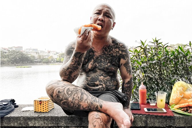 Hanoi Street Photography with a Pro – Phone & Camera - Is $35 a fair price?