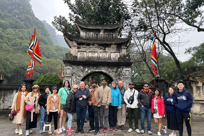 Hanoi to Ninh Binh Day Trip: Mua Cave, Trang An Boat Ride - Lunch - Mua Cave and the nearly 500-step climb