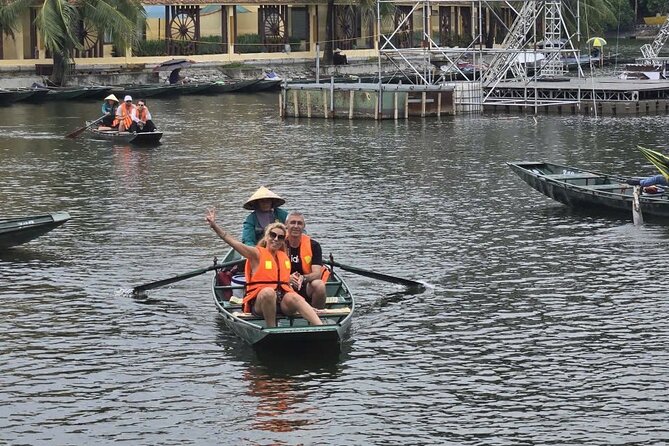 Hanoi to Ninh Binh Day Trip: Mua Cave, Trang An Boat Ride - Lunch - Who should book this Ninh Binh experience?