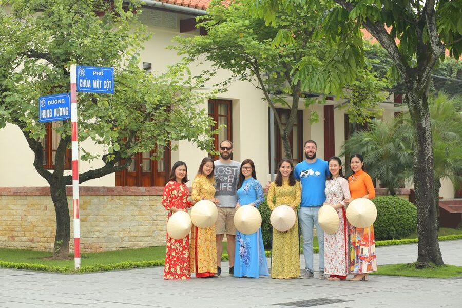 Hanoi: Traditional Ao Dai Dress and Non La Hat Rental - Why an Ao Dai changes a day in Hanoi