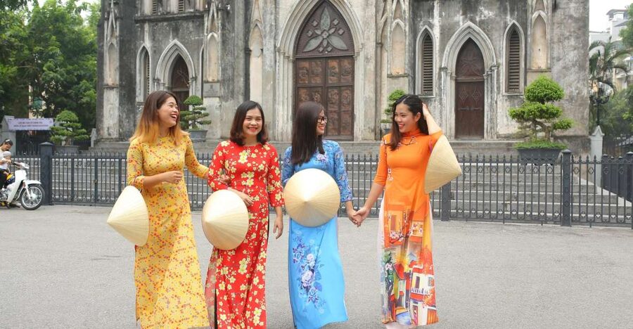 Hanoi: Traditional Ao Dai Dress and Non La Hat Rental - What the 24-hour rental really gives you