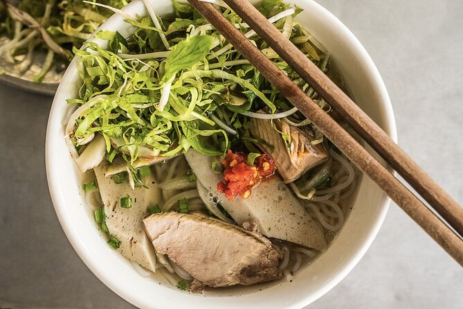 Hanoi Vegan Street Food Tour and Train Street - Stops Four and Five: Banh Xeo and Vietnamese Dessert