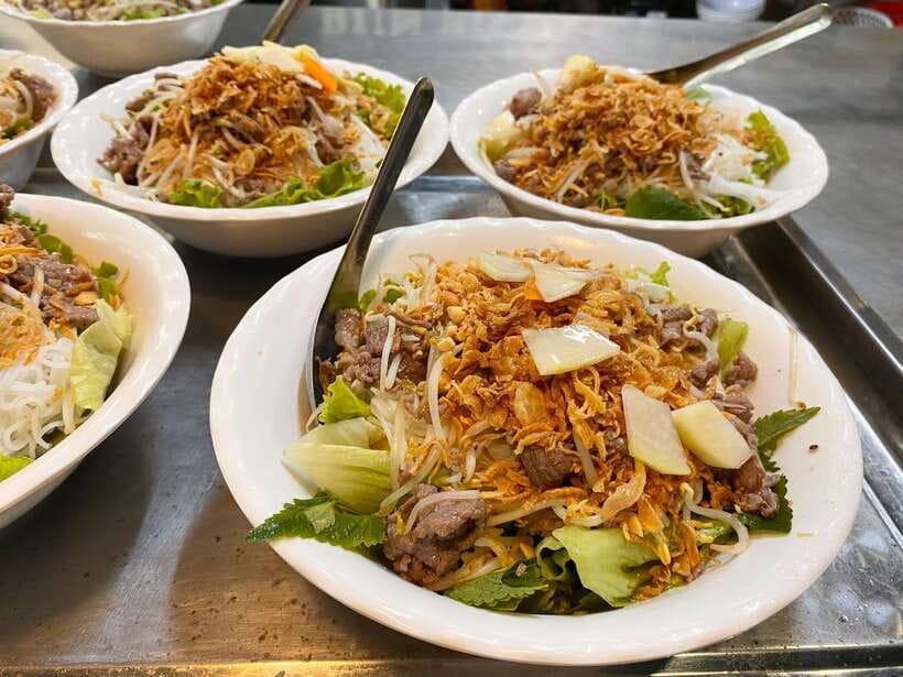 Hanoi: Vietnamese Street Food Tour with Egg Coffee - Small Portions, Many Flavors
