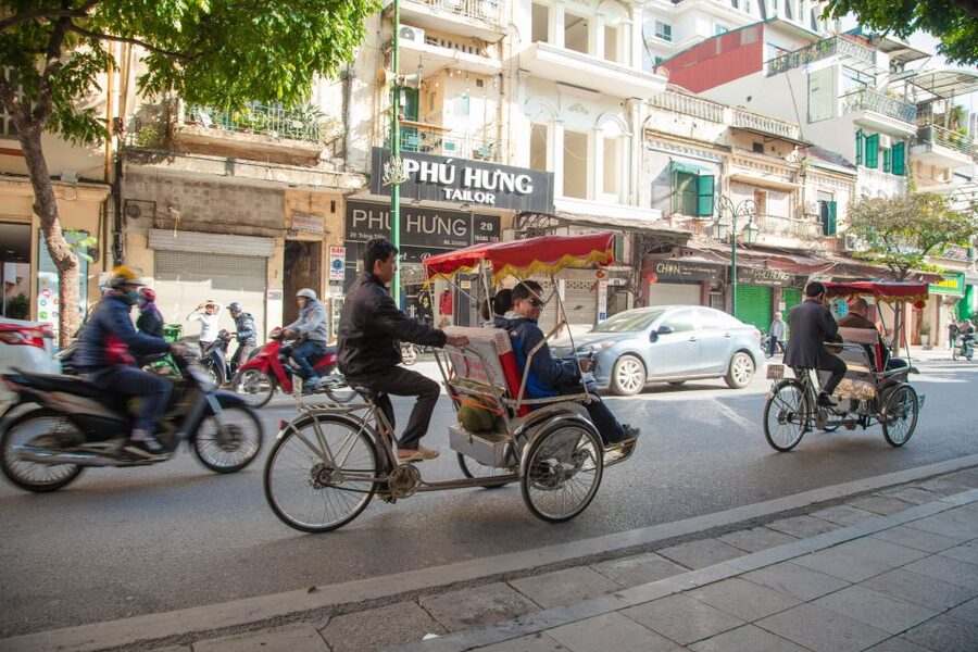 Hanoi Walking Street Food Tour & Cyclo Ride - Banh mi, pate, and the pleasure of a compact meal
