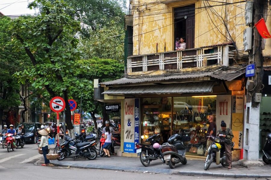 Hanoi: Walking Street Food Tour & Train Street w/Local Guide - The dishes you are likely to try
