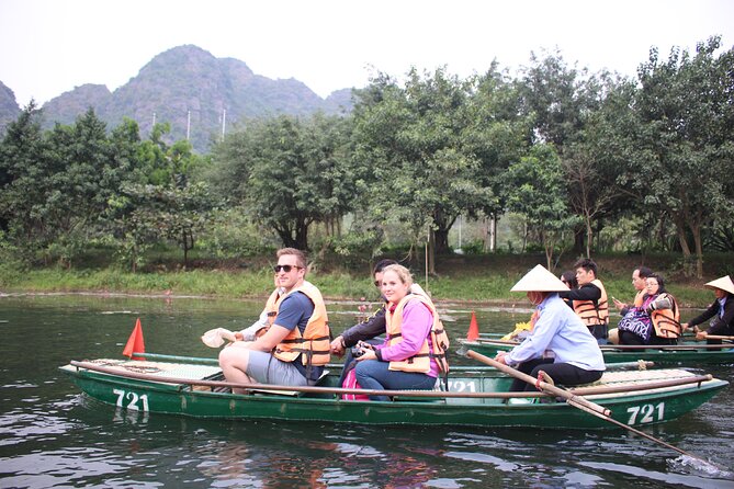 Hidden Ninh Binh Luxury Full Day Group Tour (Tam Coc - Hoa Lu) - Tam Coc by small rowboat