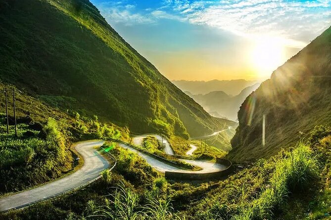 High Quality Small Group Ha Giang Loop Car Tour 2 Days 2 Nights - The car format needs clarification