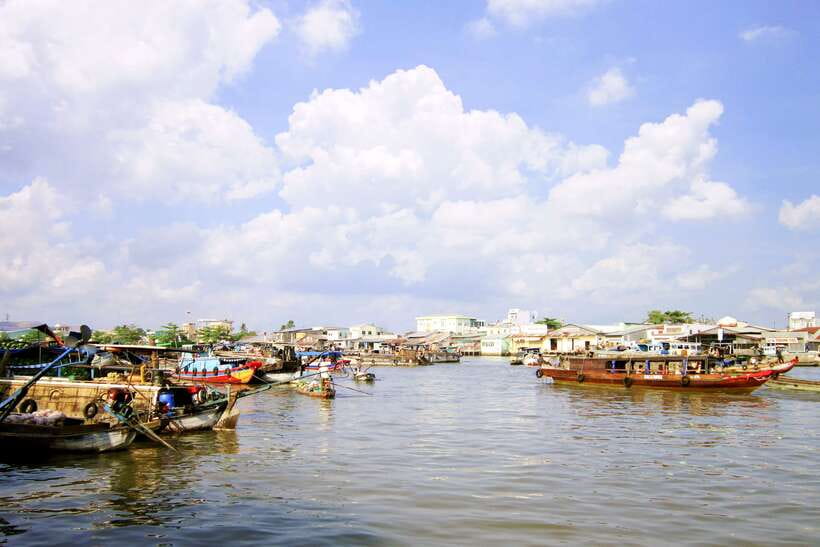 Ho Chi Minh: 3-Day Mekong Delta & Optional Exit to PhnomPenh - Taking the boat to Phnom Penh