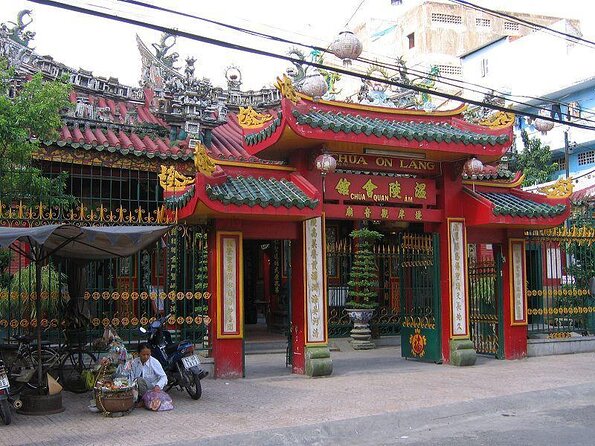 Ho Chi Minh City private walking tours with young local volunteers - The guides are the heart of the experience
