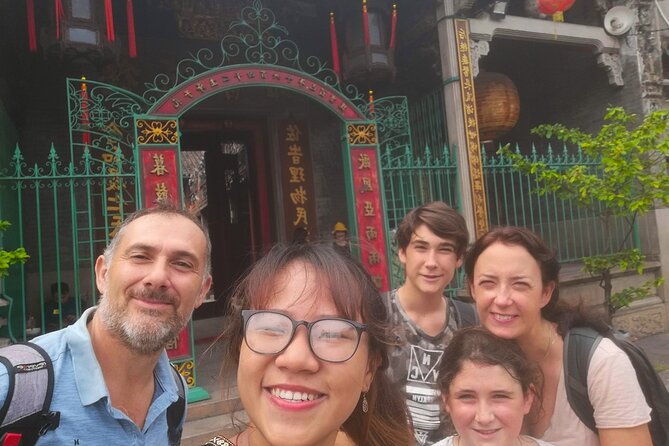 Ho Chi Minh City private walking tours with young local volunteers - District 1: the easy first look at Saigon