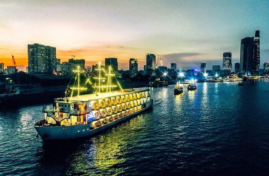 Ho Chi Minh: Private City Tour and Dinner Cruise with Buffet - Who should book this evening?