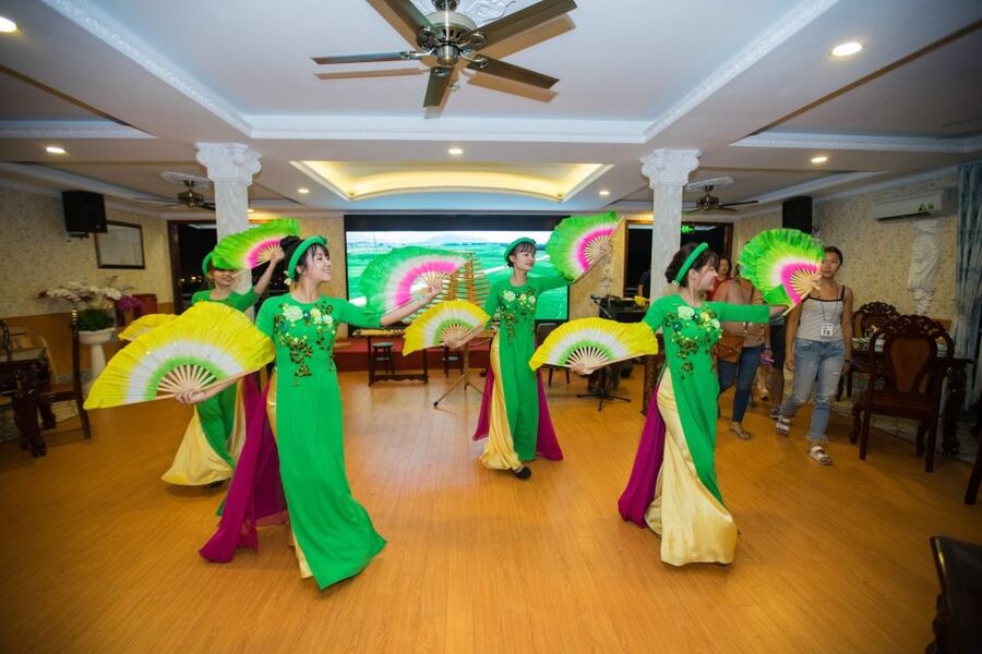 Ho Chi Minh: Private City Tour and Dinner Cruise with Buffet - Timing, pickup, and overall value