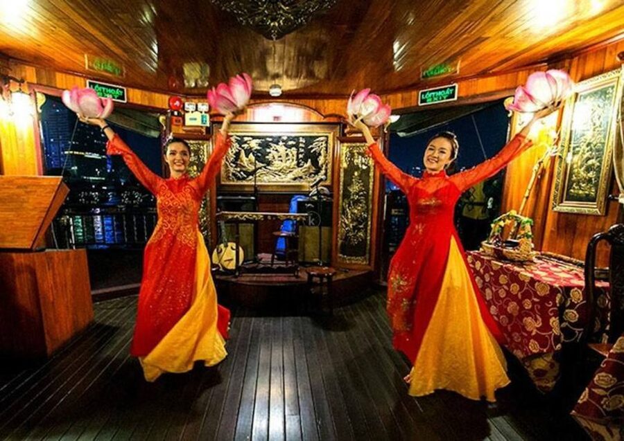 Ho Chi Minh: Private City Tour and Dinner Cruise with Buffet - Which guide can make the evening better?