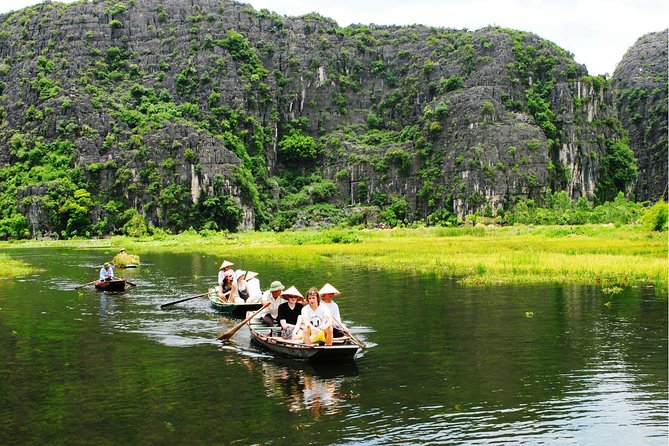Hoa Lu - Tam Coc boat Trip and Mua Cave - The guides and how much they affect the day