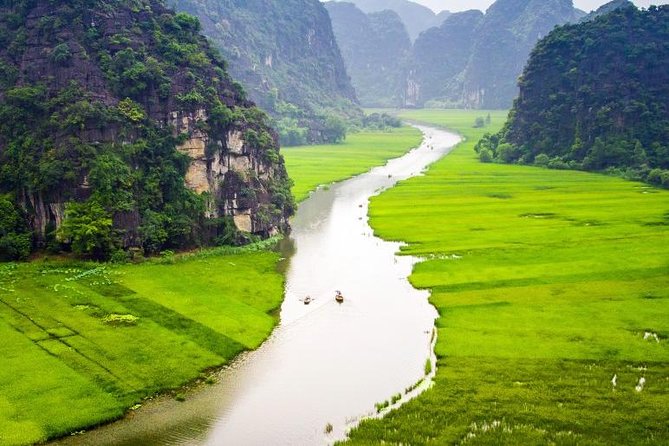 Hoa Lu - Tam Coc boat Trip and Mua Cave - Hoa Lu and the first look at Vietnam’s royal past