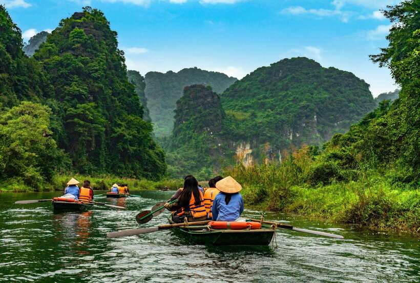 Hoa Lu, Tam Coc, & Mua Cave Day Trip with Lunch & Limousine - Key things to know before booking