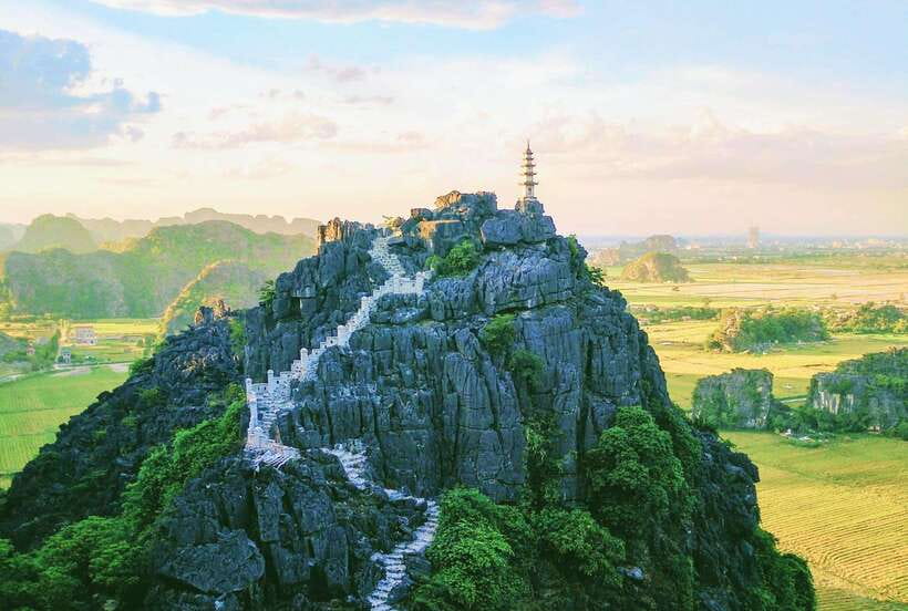 Hoa Lu, Tam Coc, & Mua Cave Day Trip with Lunch & Limousine - The guide can make a long day easier