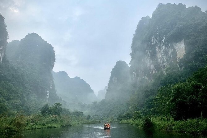 Hoa Lu - Tam Coc - Mua Cave Full Day - LIMOUSINE - A Vietnamese buffet lunch with plenty of choice