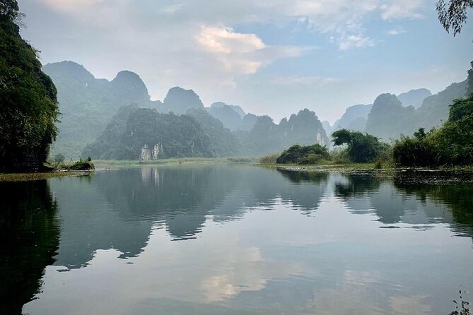 Hoa Lu - Tam Coc - Mua Cave Full Day - LIMOUSINE - Tam Coc by bamboo boat, about 1.5 hours