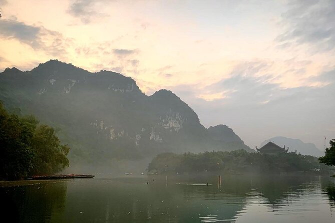 Hoa Lu - Tam Coc - Mua Cave Full Day - LIMOUSINE - Guides and the level of organization