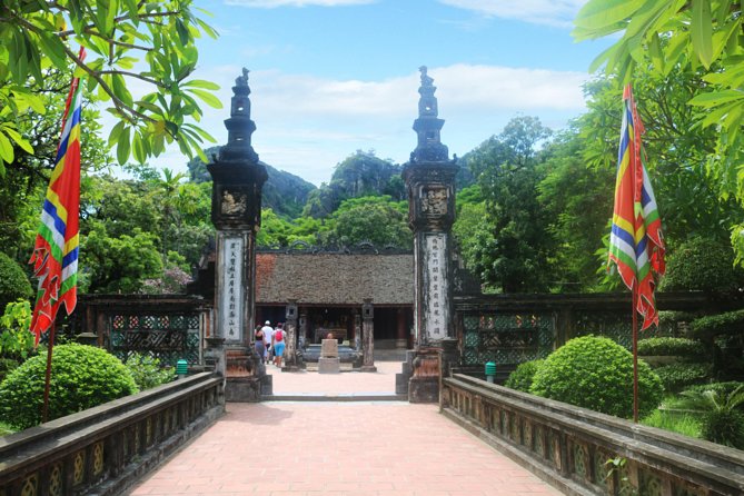 Hoa Lu - Tam Coc - Ninh Binh Day Tour: Biking, Visit Local Family - Lunch with a Vietnamese family