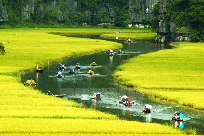 HOA LU -TRANG AN -MUA CAVE Full Day Including Boat Entrance Fees and Lunch - The ride south through rural Vietnam