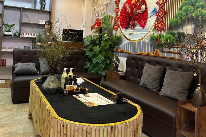 Hoang Spa Nourishing Shampoo & Head Shoulders Face Massage - Why this $10 Hanoi spa stop makes sense
