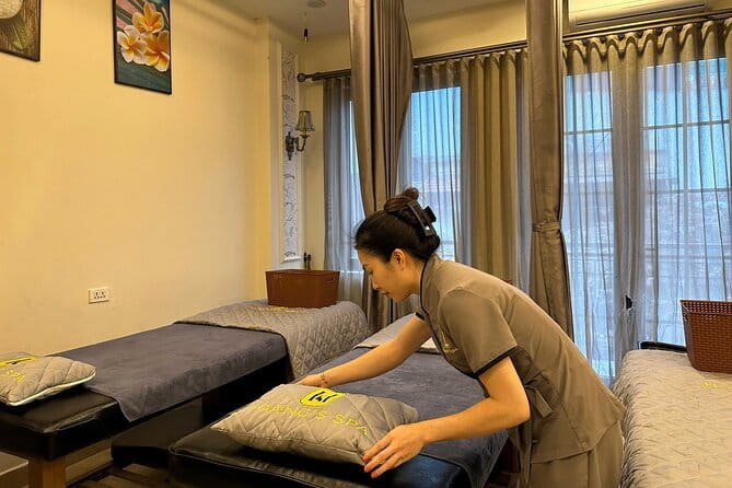 Hoang Spa Nourishing Shampoo & Head Shoulders Face Massage - The room and service style