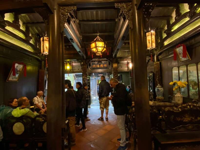 Hoi An Ancient Town - Walking Tour with Local Guide - The Japanese-covered bridge and Kazik Park