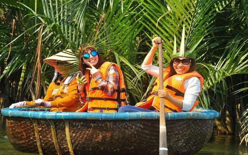 Hoi An: Basket Boat Ride in the BẢY MẪU Coconut Forest - A small boat with a big local character